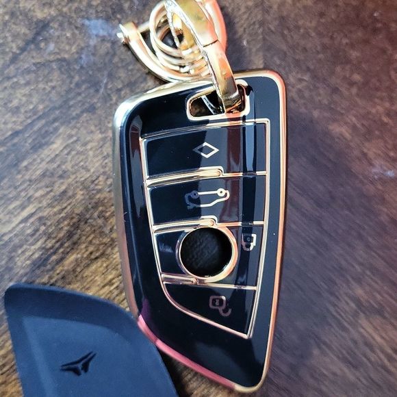 1 pc Cadillac keychain case + 1piece keyring set - Picture 1 of 5